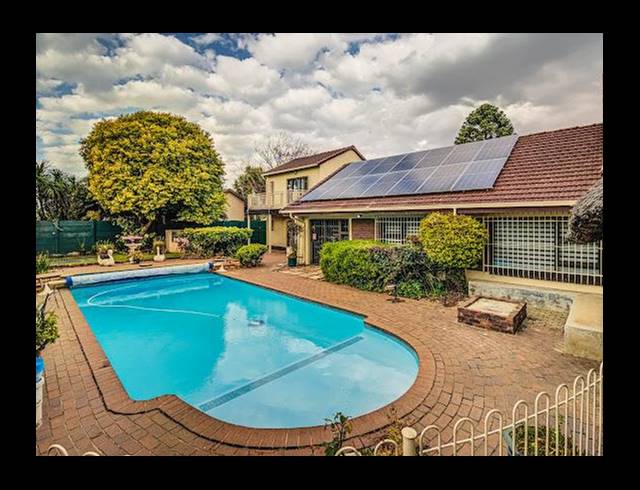 9 BEDROOM HOUSE FOR SALE IN BRACKENHURST